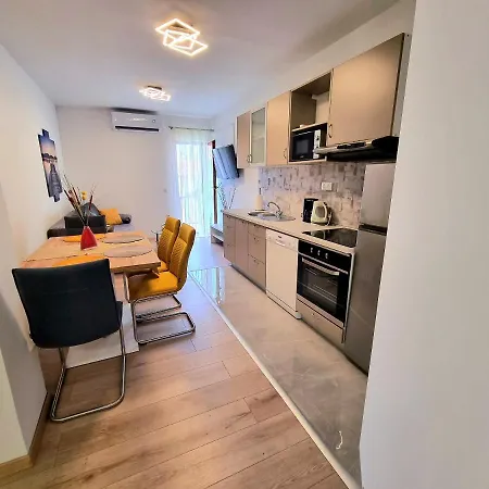 Julia * Biograd Na Moru