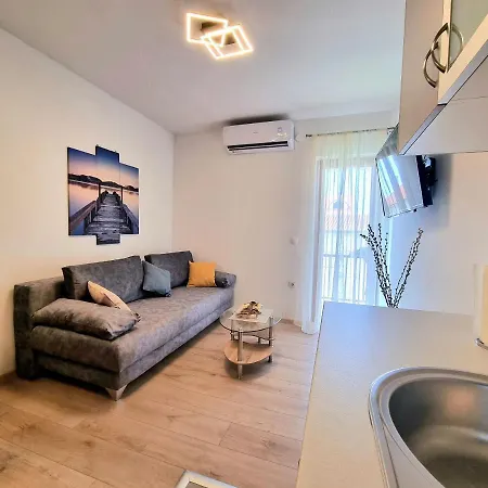 Julia * Biograd Na Moru