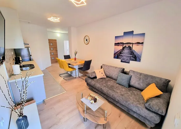 Julia דירה ביוגראד נה מורו