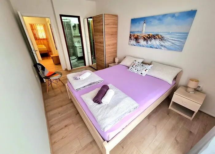 Julia * ביוגראד נה מורו